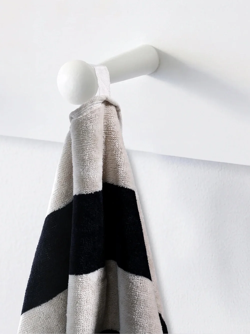 2-Mainstays Cabana Striped Cotton Beach Towel w/ Hanging Loop Black / Tan 28x58
